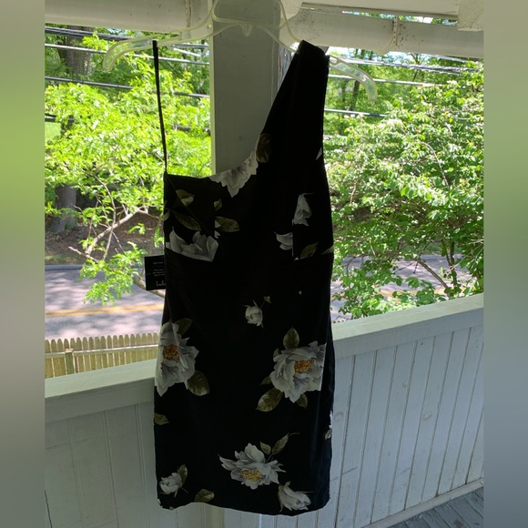 NWT! Lulus Black Floral One Shoulder Dress 👗 Size S - Picture 12 of 12